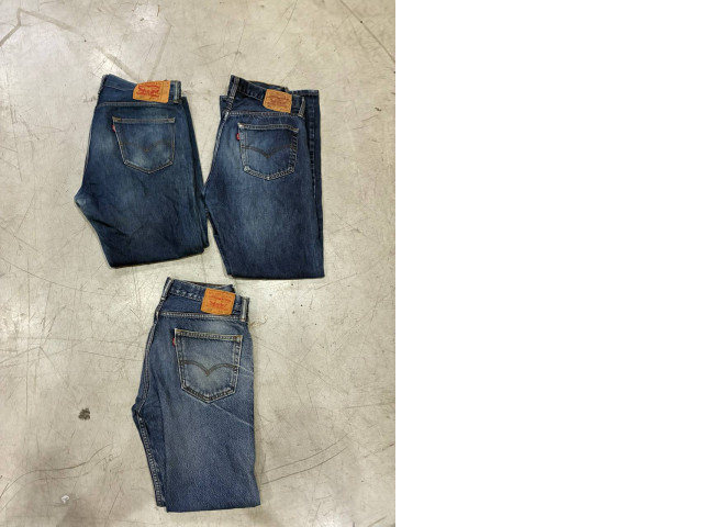 Set of 3 Levi's 501 original fit jeans, classic blue Levi's 501 jeans,Levi's 501 classic jeans, with their signature straight leg fit. Set of 3 Levi's 501 original fit jeans, classic blue Levi's 501 jeans,Levi's 501 classic jeans, with their signature straight leg fit.