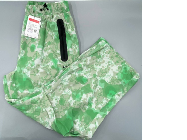 The Nike Men's Tech Dri-FIT Woven Camo Pants feature a digital camouflage print and unique technology pockets. The Nike Men's Tech Dri-FIT Woven Camo Pants feature a digital camouflage print and unique technology pockets.