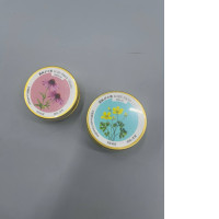 A set of two hand creams