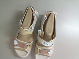 Women's open toe sandals with velcro fastening