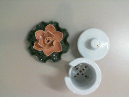 Set of 2 ceramic table decorations, toothpick holder + salt shaker Set of 2 ceramic table decorations, toothpick holder + salt shaker