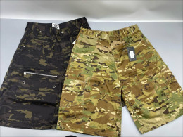 Set of 2 Men's three-quarter length shorts with a camouflage pattern.