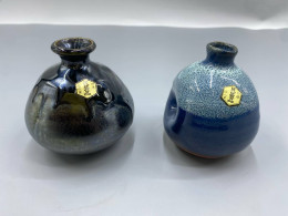 Set of 2 Small glass sake bottle from the Hiroyama kiln. Set of 2 Small glass sake bottle from the Hiroyama kiln.