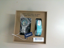 Seiko mechanical watch with bracelet in a box