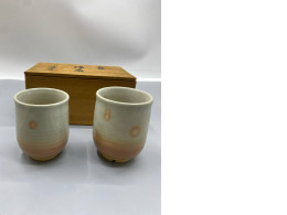 Set of 2 Glass, Japanese glass tea cup in the Hagi-yaki style (Hagi-yaki yunomi) Set of 2 Glass, Japanese glass tea cup in the Hagi-yaki style (Hagi-yaki yunomi)