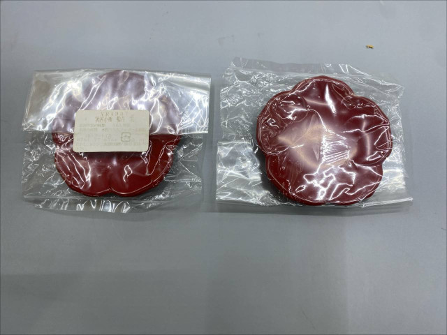 Set of 2 Shunkei-nuri lacquerware plates shaped like plum flowers, used for serving tea sweets. Set of 2 Shunkei-nuri lacquerware plates shaped like plum flowers, used for serving tea sweets.