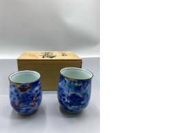 Set of 2 A Japanese yunomi tea cup is a handleless tea cup. Set of 2 A Japanese yunomi tea cup is a handleless tea cup.