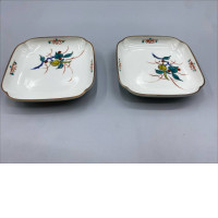 Set of 2 Vintage-style square glass plate with hand-painted designs in the Japanese Kutani porcelain style.