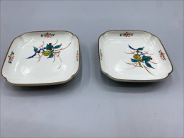 Set of 2 Vintage-style square glass plate with hand-painted designs in the Japanese Kutani porcelain style. Set of 2 Vintage-style square glass plate with hand-painted designs in the Japanese Kutani porcelain style.