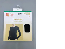 UNIQLO women's HEATTECH Extra Warm Cashmere Blend Crew Neck T-shirt. 