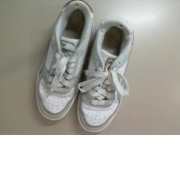 Gray women's sneakers with a pink stripe