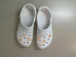 Women's white closed rubber shoes