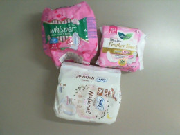 Set of 3 packs of feminine pads Set of 3 packs of feminine pads