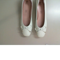 Women's low-heeled shoes