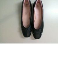 Women's low-heeled shoes
