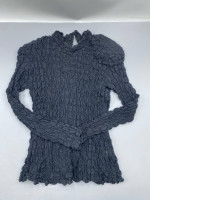 The PONDER.ER "HUG" Classic Smocked shirt in black features a distinctive smocked design.