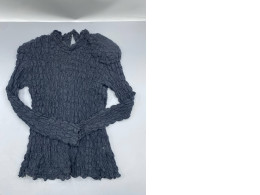 The PONDER.ER "HUG" Classic Smocked shirt in black features a distinctive smocked design.