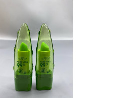 Set of 2 PNF Peien Aloe Vera color-changing lip balm, which moisturizes lips and changes color based on body temperature. Set of 2 PNF Peien Aloe Vera color-changing lip balm, which moisturizes lips and changes color based on body temperature.