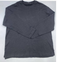 Men's long-sleeved crew neck shirt, black.