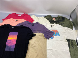 Set of  7 Men's vintage short-sleeved crew neck t-shirt.