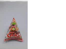 Roscela Gummy Berry Cola, a cola-flavored gelatin jelly candy. 