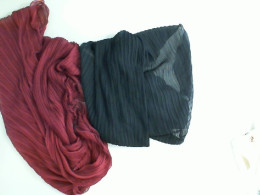 Set of 2 scarves, black and red