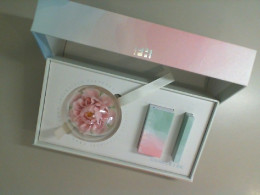 Fanhua gift set includes a flower for decoration, facial serum, and wipes. Fanhua gift set includes a flower for decoration, facial serum, and wipes.