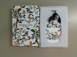 Ceramic plate with a pattern