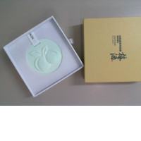 Ceramic plate with a pattern