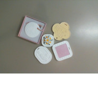 A set of 5 ceramic plates with a pattern