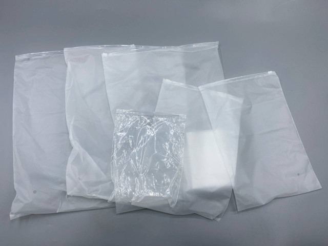 Set of 6 Plastic bag with zip lock. Set of 6 Plastic bag with zip lock.