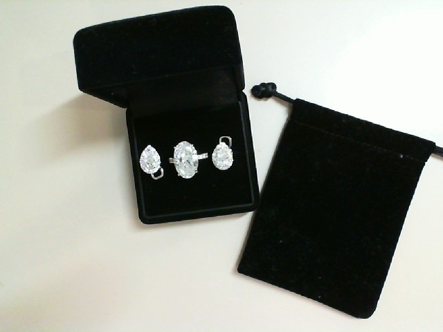 Set bijouterie 1 ring+ 1 pair of stud earrings, gift box Set bijouterie 1 ring+ 1 pair of stud earrings, gift box