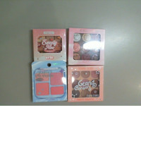 Set of 4 eye shadow palettes