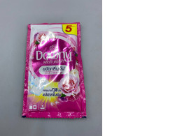 Downy Garden Bloom concentrated laundry detergent, 3 grams.