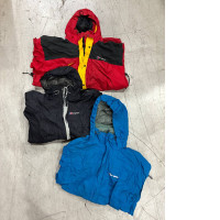 Set of 3 The Berghaus Mera Peak vintage-style waterproof jacket is a high-quality waterproof jacket featuring a Gore-Tex construction.