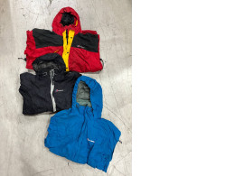 Set of 3 The Berghaus Mera Peak vintage-style waterproof jacket is a high-quality waterproof jacket featuring a Gore-Tex construction.