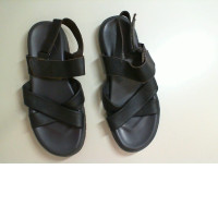 Open-toe men's shoes