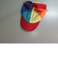 Colored cap with a fan Colored cap with a fan