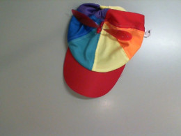 Colored cap with a fan Colored cap with a fan