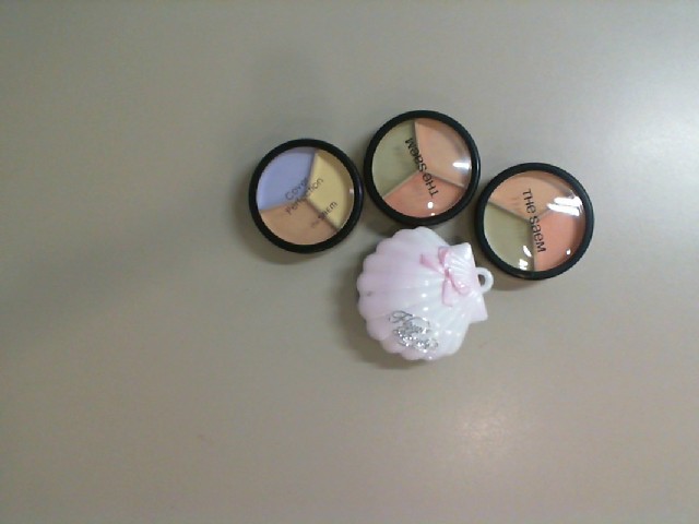 Set of 4 small eyeshadow palettes Set of 4 small eyeshadow palettes