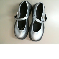 Women's gray platform shoes