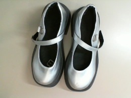 Women's gray platform shoes