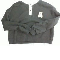 Black long-sleeved sweatshirt