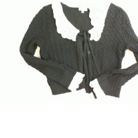 Knitted sweater with ties