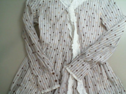 Short dress with lace