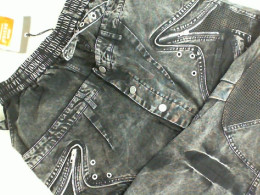 Black jeans with rivets Black jeans with rivets