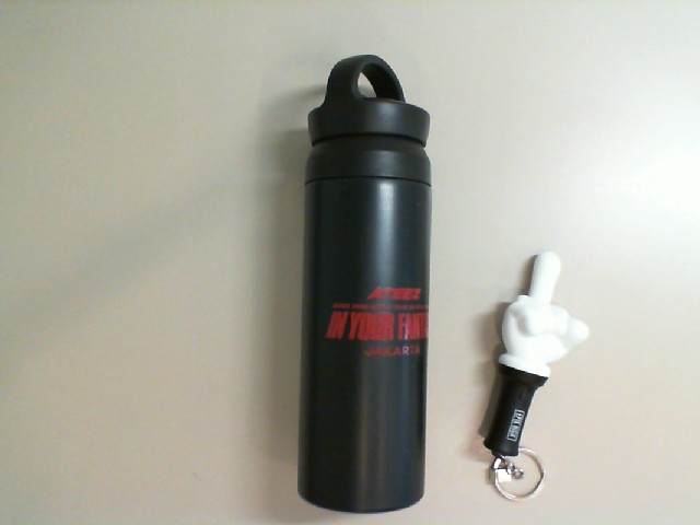 Black thermos + flashlight keychain Black thermos + flashlight keychain