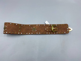 Stradivarius wide multi-studded belt in brown featuring mixed metal studs and a gold-tone buckle. 