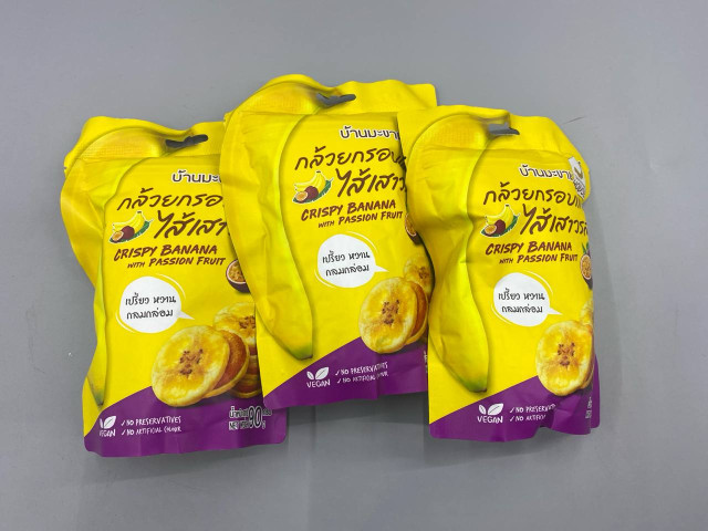 set of 3 Crispy golden banana chips filled with passion fruit jam. set of 3 Crispy golden banana chips filled with passion fruit jam.
