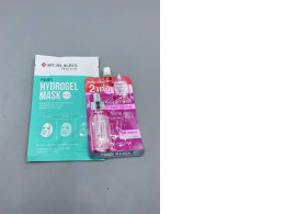 set of 2 Face mask and serum.